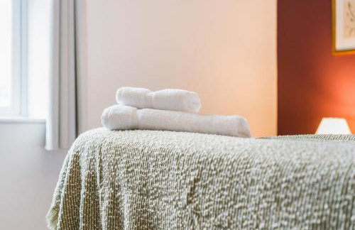 #111 New Farm with hot tub and Sauna - Sleeps 18 - Near Elmore Park - " Perfect for Contractors and Families - Parking space for 10 cars" - Foto 68