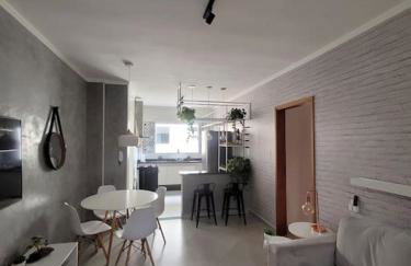 Apto 1o andar novo 2 Dorm - próximo ao centro - Foto 1