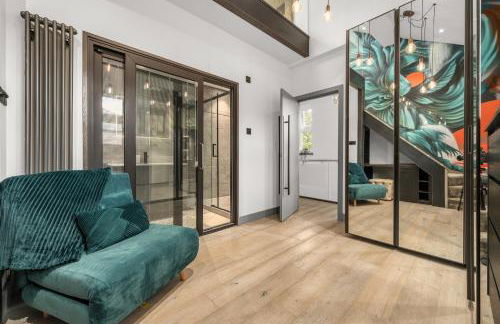 West Didsbury Retreat l Cinema l Sleeps 8 - Photo 25