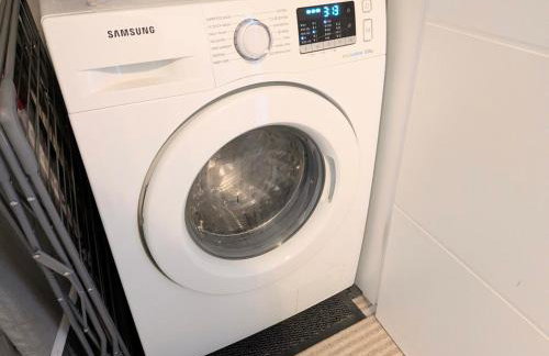 Compton Apartment with free parking - Photo 8