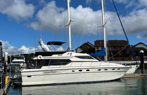 SUPERYACHT ON TOWN QUAY MARINA, SOUTHAMPTON - Very close to city centre and cruise terminals - free parking included - Foto 34