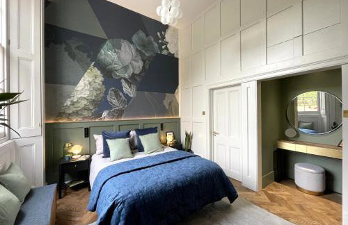 Beautiful old bank in Bakewell - Photo 3