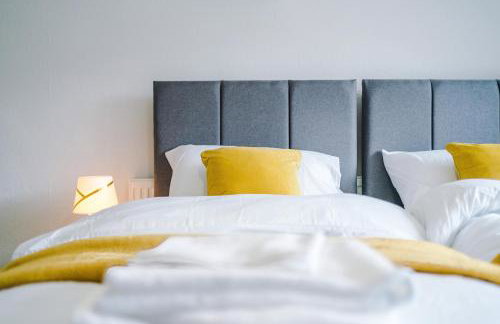 Spacious 5 bedroom house near Leeds City Centre sleeps 12 suits contractors with free parking - Foto 30