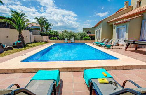 Villa Fresno by Villa Plus - Photo 24