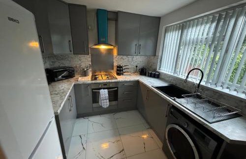 Three bed house in Wolverhampton - Photo 24