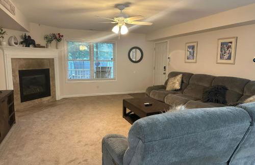 Whole House - HUGE, Modern & New Niagara Shoreline Home Rental - Foto 33