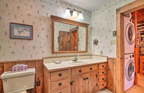 Waterfront Lake George Cabin Walk to Water - Foto 10