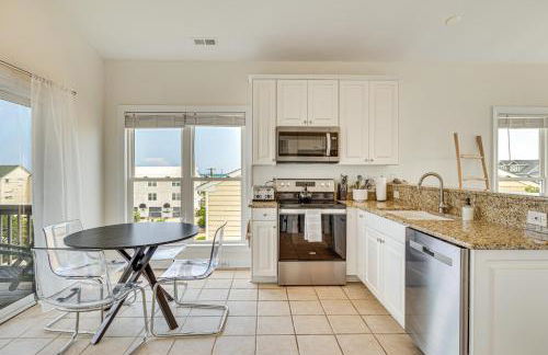 Inviting Atlantic Beach Townhome about half Mi to Ocean - Foto 2