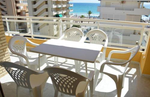 Apartamento céntrico en la playa con piscina. - Foto 13