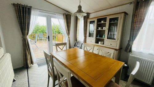 Hedgerow Lodge with Hot Tub - Foto 5