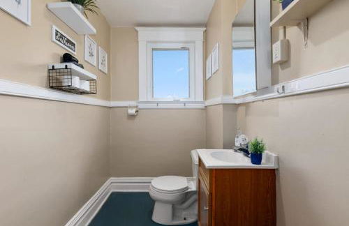 Charming 4BR Westside Home in Beer City USA - Foto 15