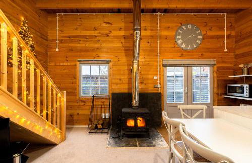 Walliswood Lodge - Wood Burner, Air Con & Wi-fi, Rural Retreat - Foto 14