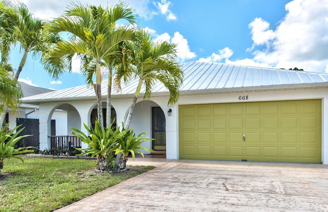 Avanti Vacation Rental, Relaxing 3-BR Retreat with Private Pool Minutes from Vanderbilt Beach and Delnor-Wiggins State Park. Enjoy Southern Exposure, BBQ Area, and Pet-Friendly Comfort - Foto 21