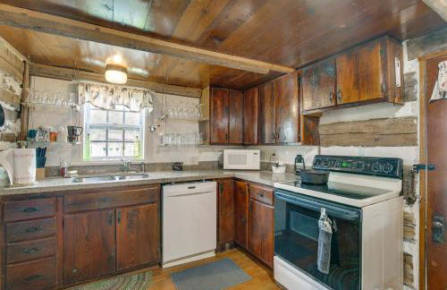 Hot Tub and Creek Views Secluded Perryville Cabin - Foto 9