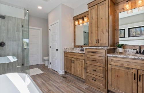 Accessible Lakeside Luxury at the 45mm w/ Private Dock, Sunset Views & More - Foto 40