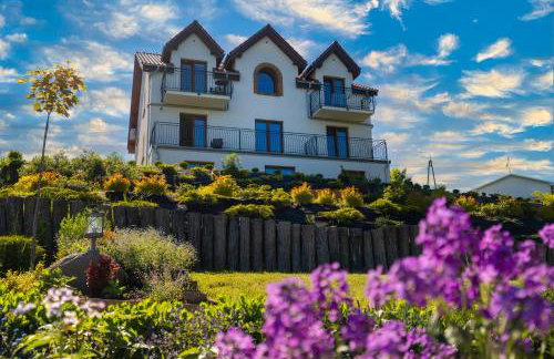 Golden Lofer - Photo 1