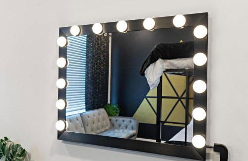 Private Home with Rooftop Game Room near Downtown - Foto 34