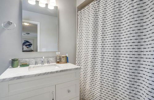 Family Fun on Lake Bemidji! Spacious Home with Yard - Foto 27