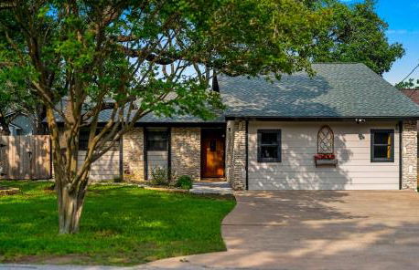 Serene Family Retreat King Beds Pool Hot Tub and Games - Photo 9