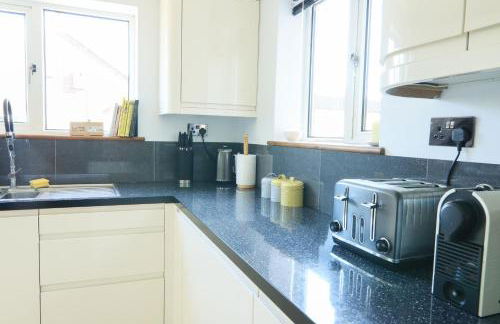 4 bed house 50 yards from the beach & lighthouse - Photo 8