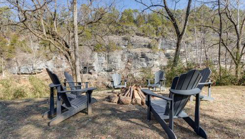 Riverfront Huntsville Cabin with Views and Kayaks! - Foto 2