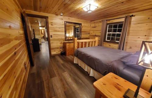 Luxury Cabin w/ Game Room & Hot Tub at Cave Run Lake - Foto 24