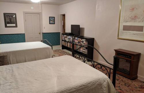 1870s Stained Glass Nostalgia - Foto 5