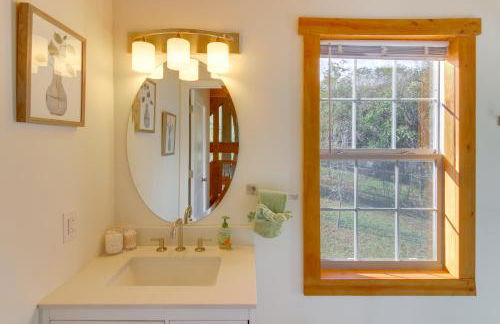 Hike and Unwind, Peaceful Wooded Retreat in Newport - Foto 15