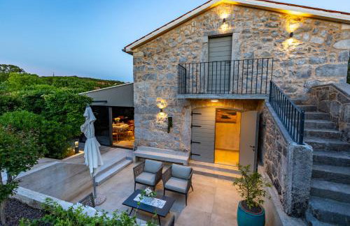 Luxury Jerini Barn - Photo 1