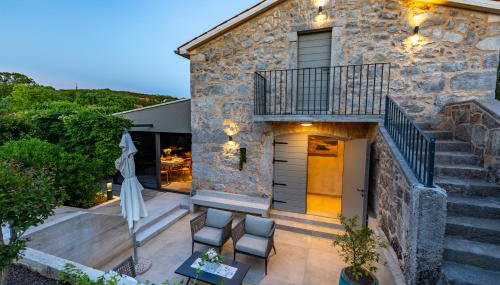 Luxury Jerini Barn - Photo 1, Garden