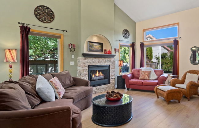 Parkside Gardens | Shady Private Yard W/ Hot Tub! - Foto 1