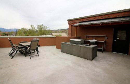 Luxury On the River, Downtown River Balcony STR513 - Photo 37