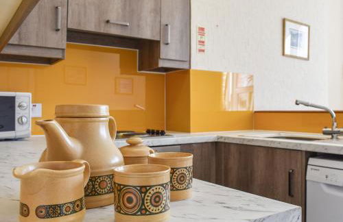 Whitby Apartment - Photo 6