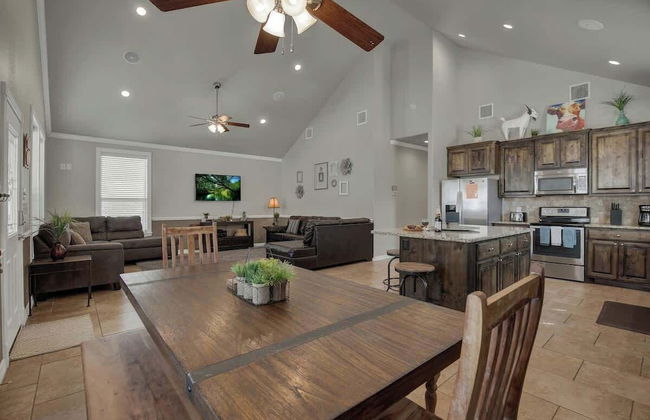 Let's Go Tubing! Awesome House-next to River! - Foto 25