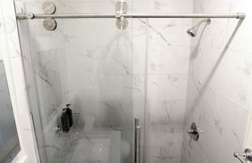 Newly Renovated - Minutes from the City - Foto 9