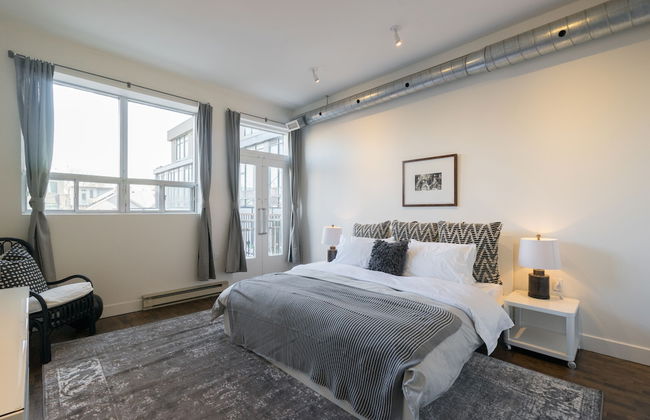 Applewood Suites - The Ossington Loft - Photo 6