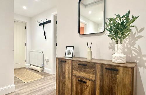 Winter Getaway - Luxury Bungalow w Games Room - Photo 18