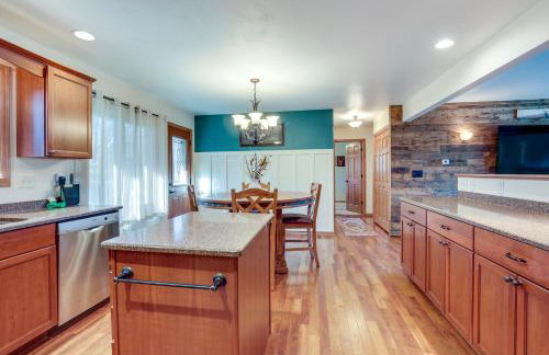 Pet-Friendly Tomahawk Home Deck and Private Hot Tub - Foto 8