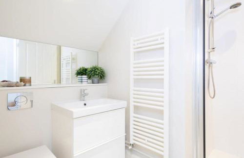 Superior House for 6 Near Beach w Parking Garden - Foto 60