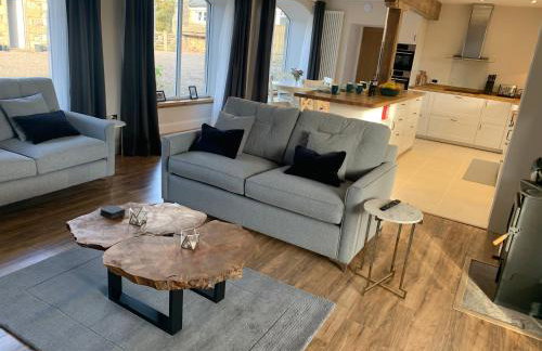 The Carthouse (Luxury 2 bed with private hot tub) - Photo 15