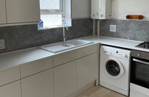 10 mins from Gatwick, jacuzzi, 8 persons - Foto 19