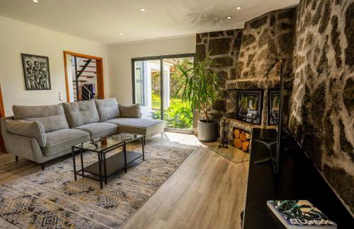 Countryside house with a pool and fireplace - Photo 55