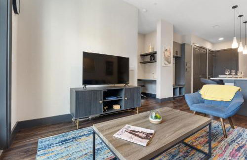 Modern Comfort North Austin with Balcony and Workspace - Foto 14