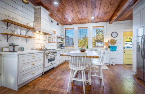 Historic 1926 Summerwind with Heated Pool - 3 Blocks to Beach - Foto 7