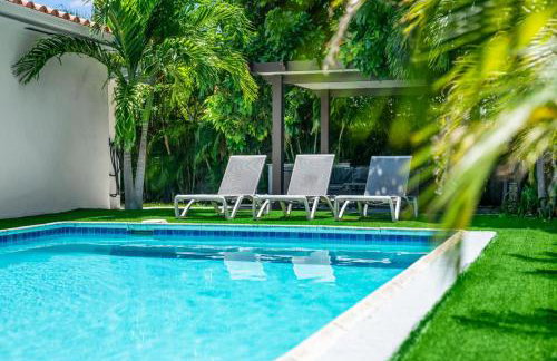 Luxury Vacation House in Miami’s Center! - Photo 15