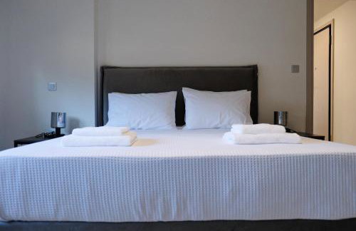 Poseidon 77B Luxury Residences - Photo 52