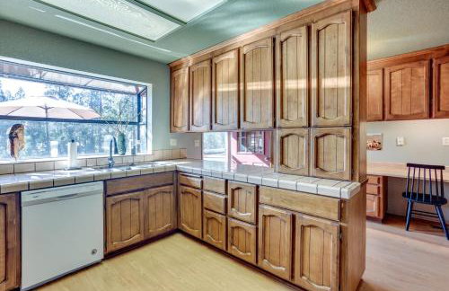 Pet-Friendly Escape w/ Game Room & Fire Pit! - Foto 9