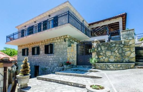 Villa Kate - outdoor pool, 4 bedrooms, free parking - Photo 32