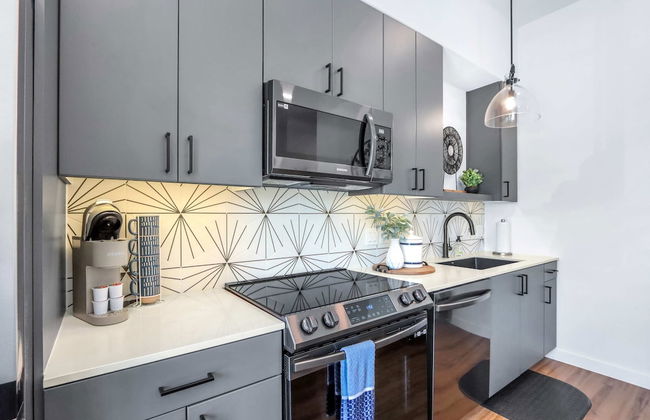 Relax in a Luxe Resort-style Condo - Foto 7