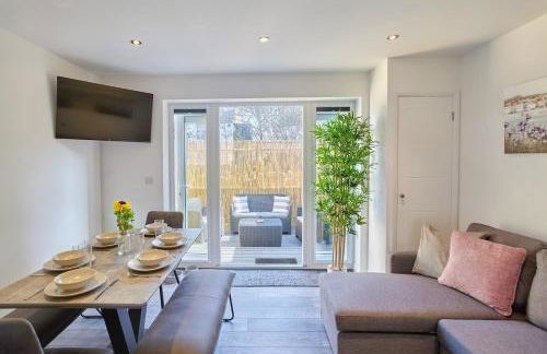 2022 Two Bed Stylish House Near Beach - Foto 12